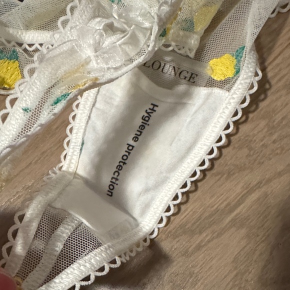 Small Lounge White sheer body suit with lemon embroidered design 🍋 - Picture 5 of 9